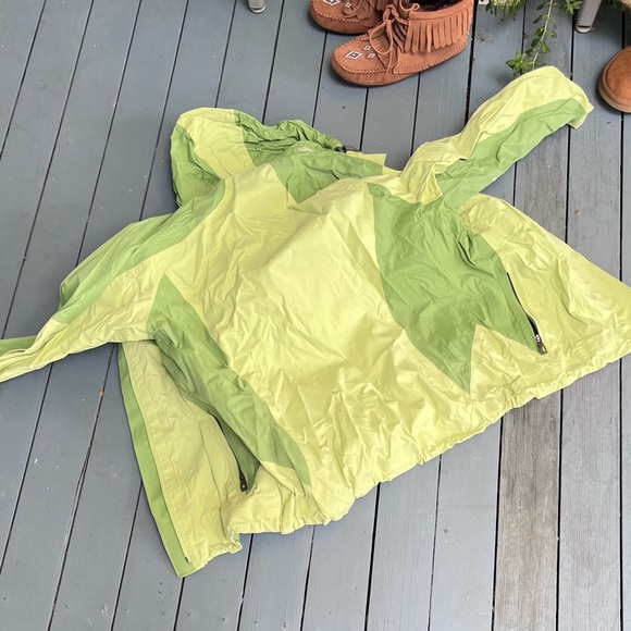 L L Bean Green Raincoat - Picture 4 of 4